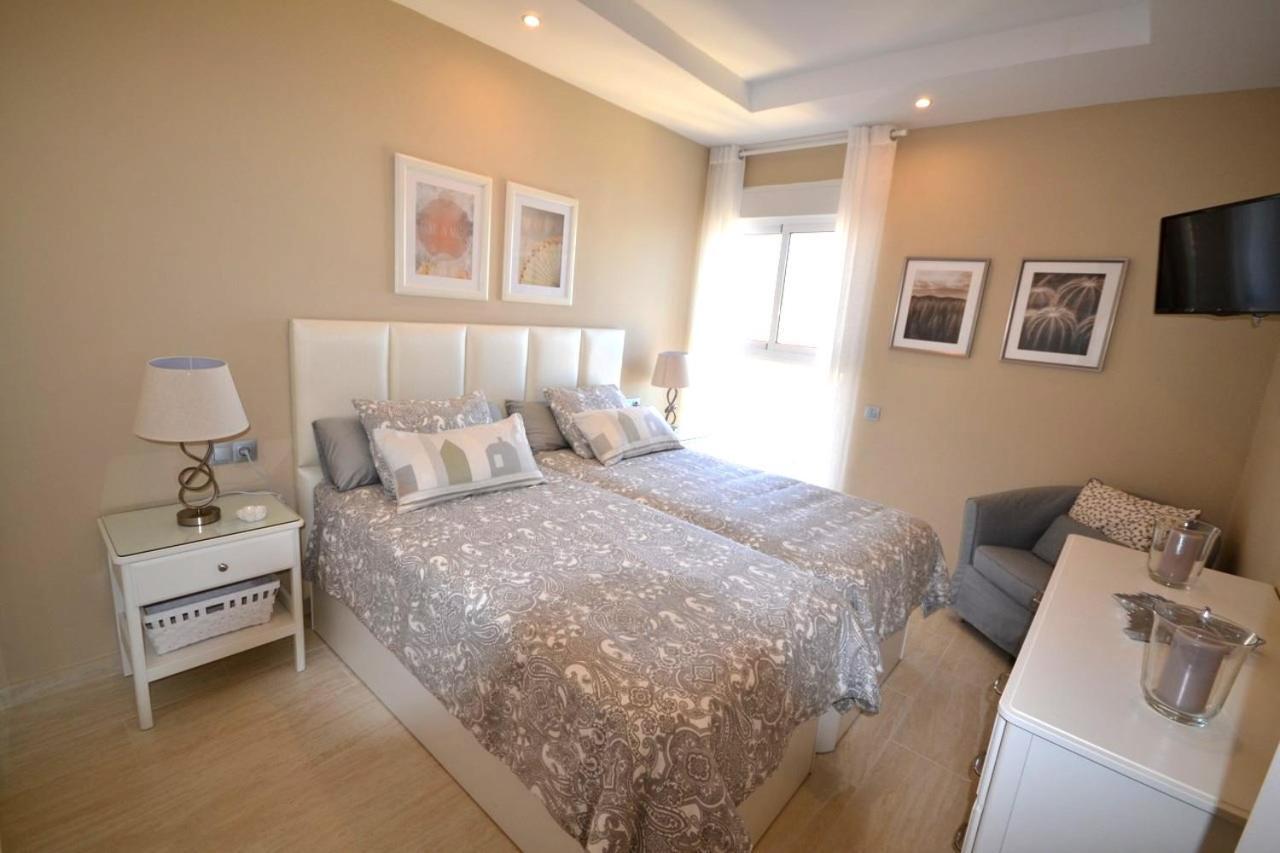 Fuengirola. Bonito Apartamento En Paseo Maritimo. Espectaculares Vistas Al Mar. Primera Linea Ngoại thất bức ảnh